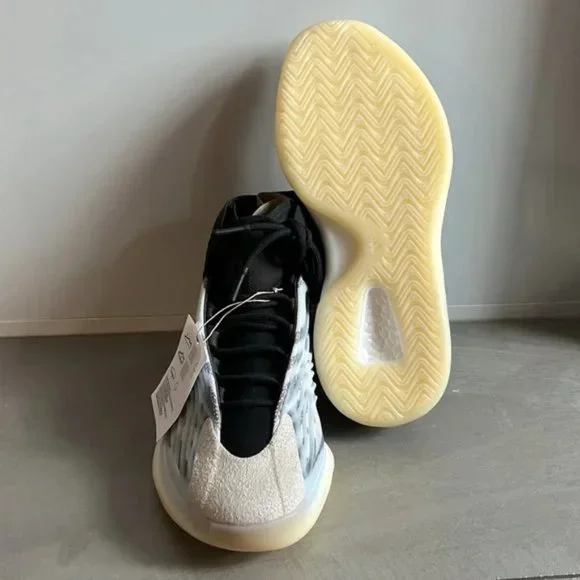 Adidas Yeezy Basketball Quantum Sneakers